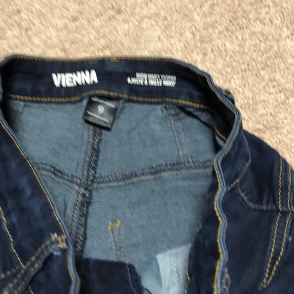 Size 9 high waisted denim jeans with 3 button - Picture 4 of 4